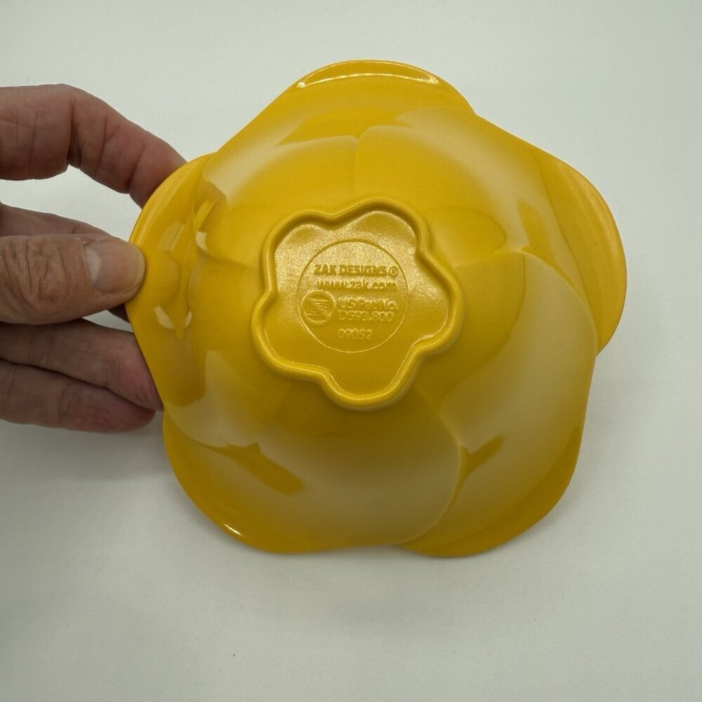 ZAK! Designs Mixing Bowls Nesting Melamine Flower Shaped 3 Pc Set EUC YellowPink - Picture 9 of 10